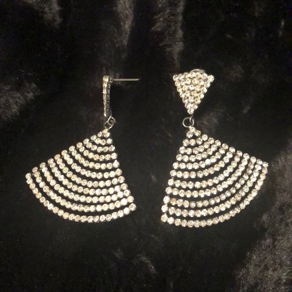 Jewelry - Classy CZ stone earrings